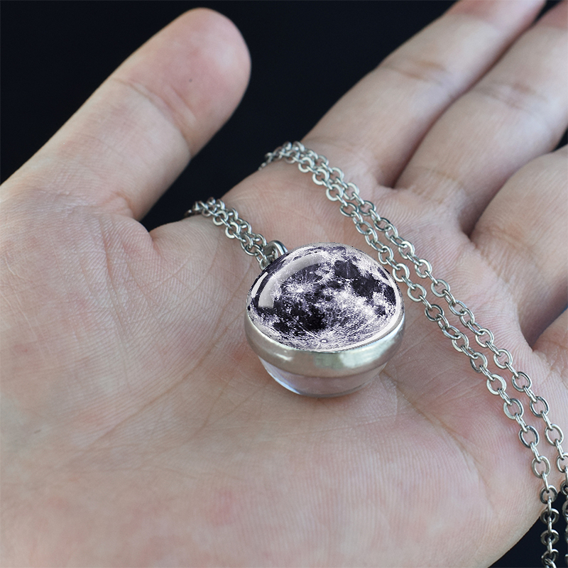 Collier Boule de Pleine Lune – Pendentif Céleste en Verre