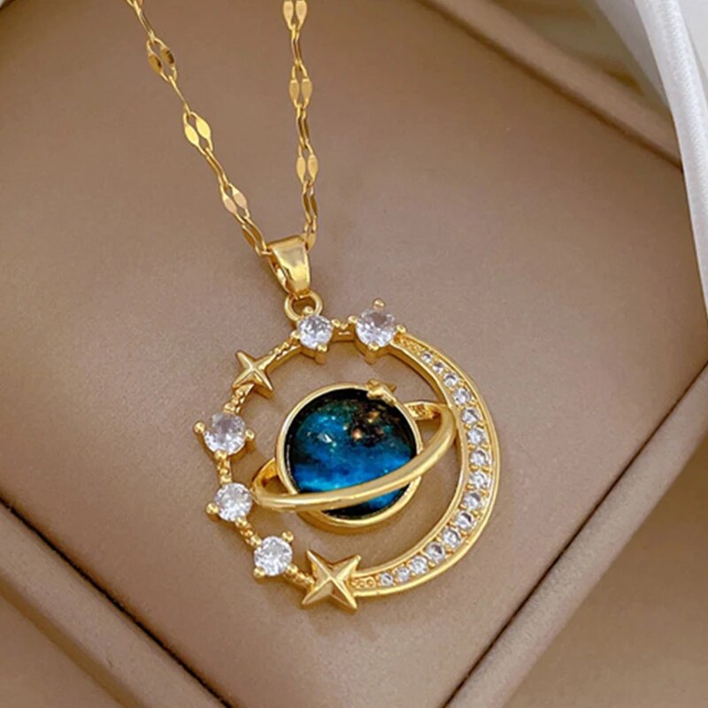 Collier Planète Bleue, Lune & Étoiles – Bijou Astronomique