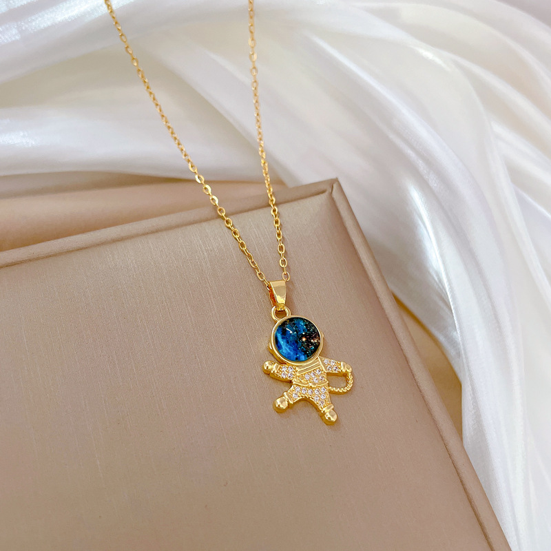 Collier Astronaute et Planète Bleue – Bijou Céleste Doré