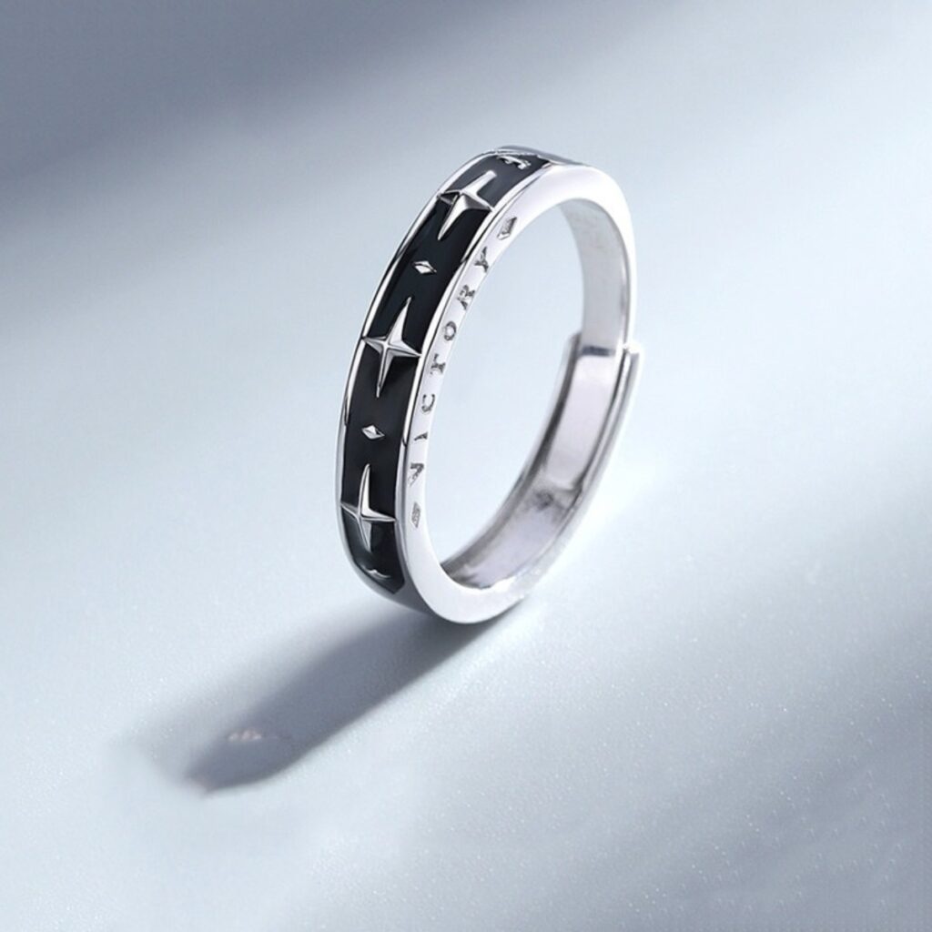 Bague Starlight Argentée – Anneau à Étoiles Noires