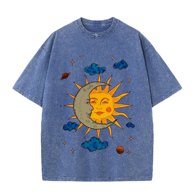 T-shirt soleil et lune bleu délavé – Motif céleste rétro