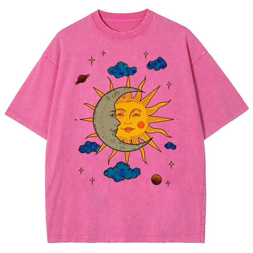 T-shirt soleil et lune rose délavé – Illustration astrale colorée