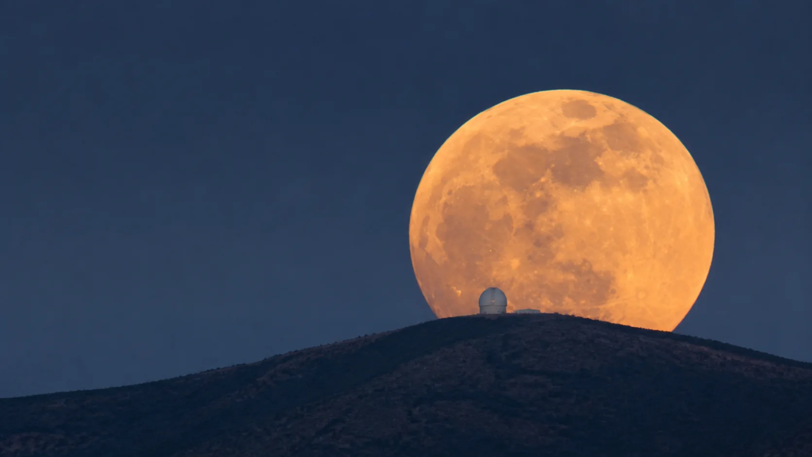 L’illusion lunaire : pourquoi la Lune paraît immense à l’horizon