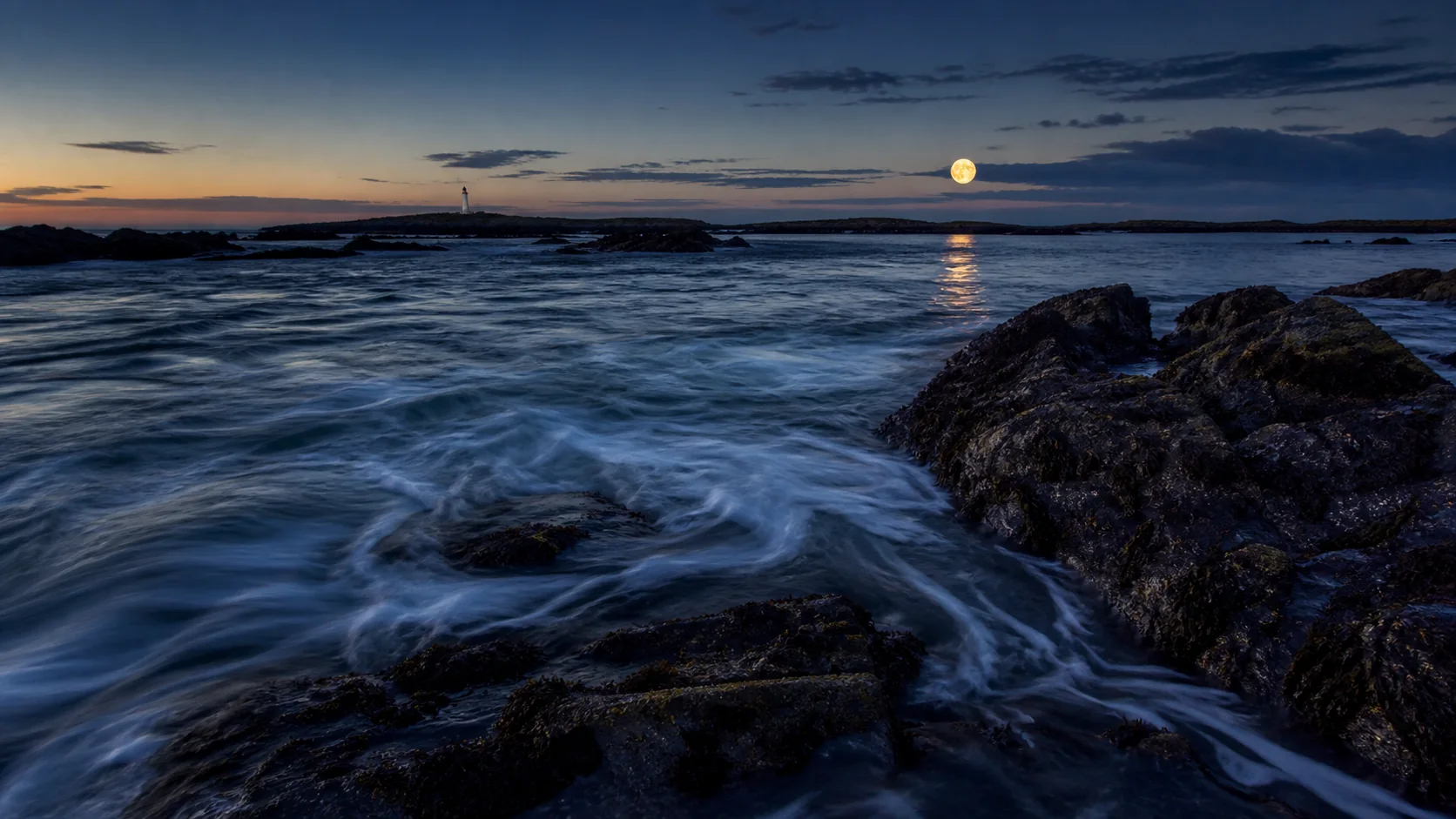La Lune et les marées : ce qui met réellement l’océan en mouvement