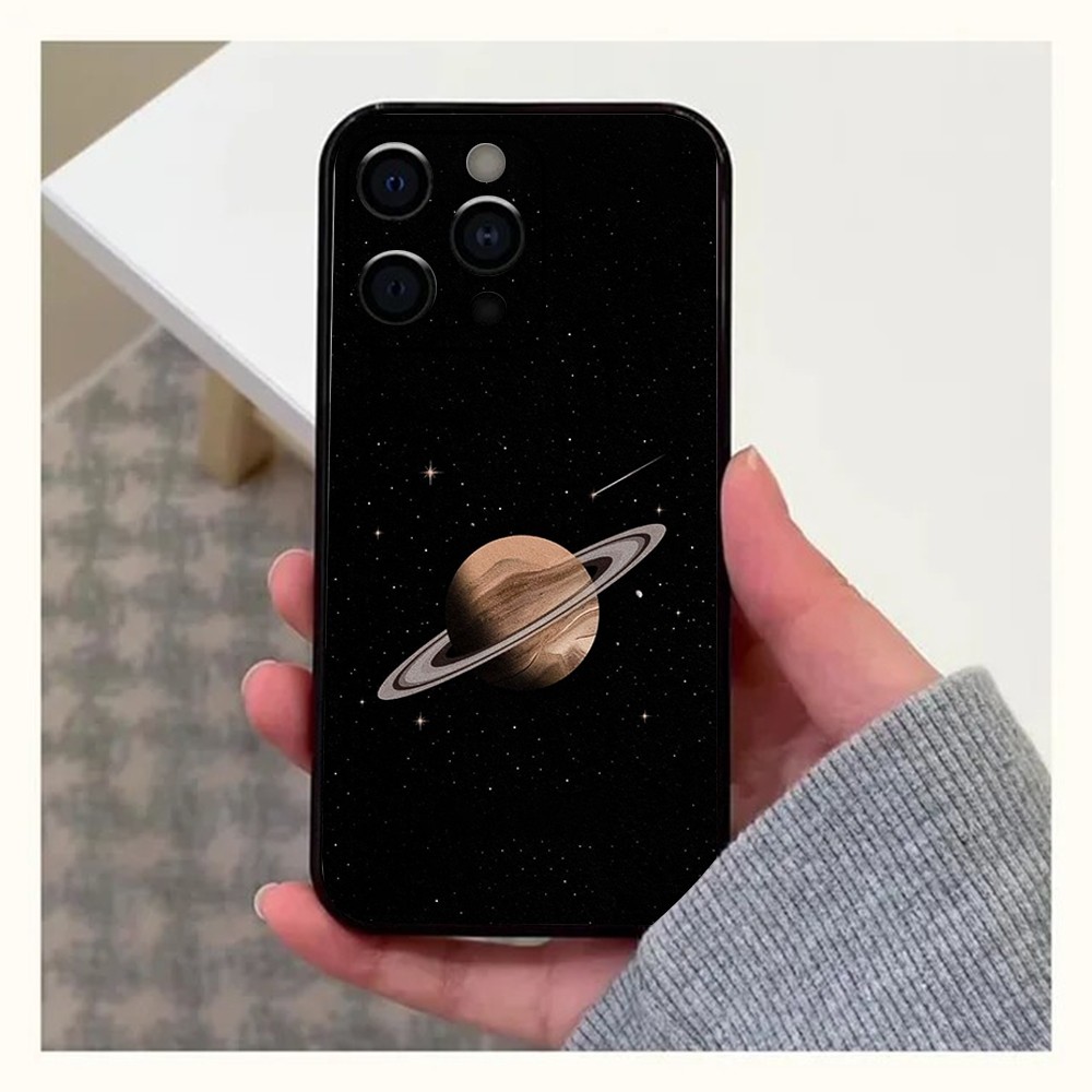 Coque Galaxy & Saturne – Étui Noir pour iPhone