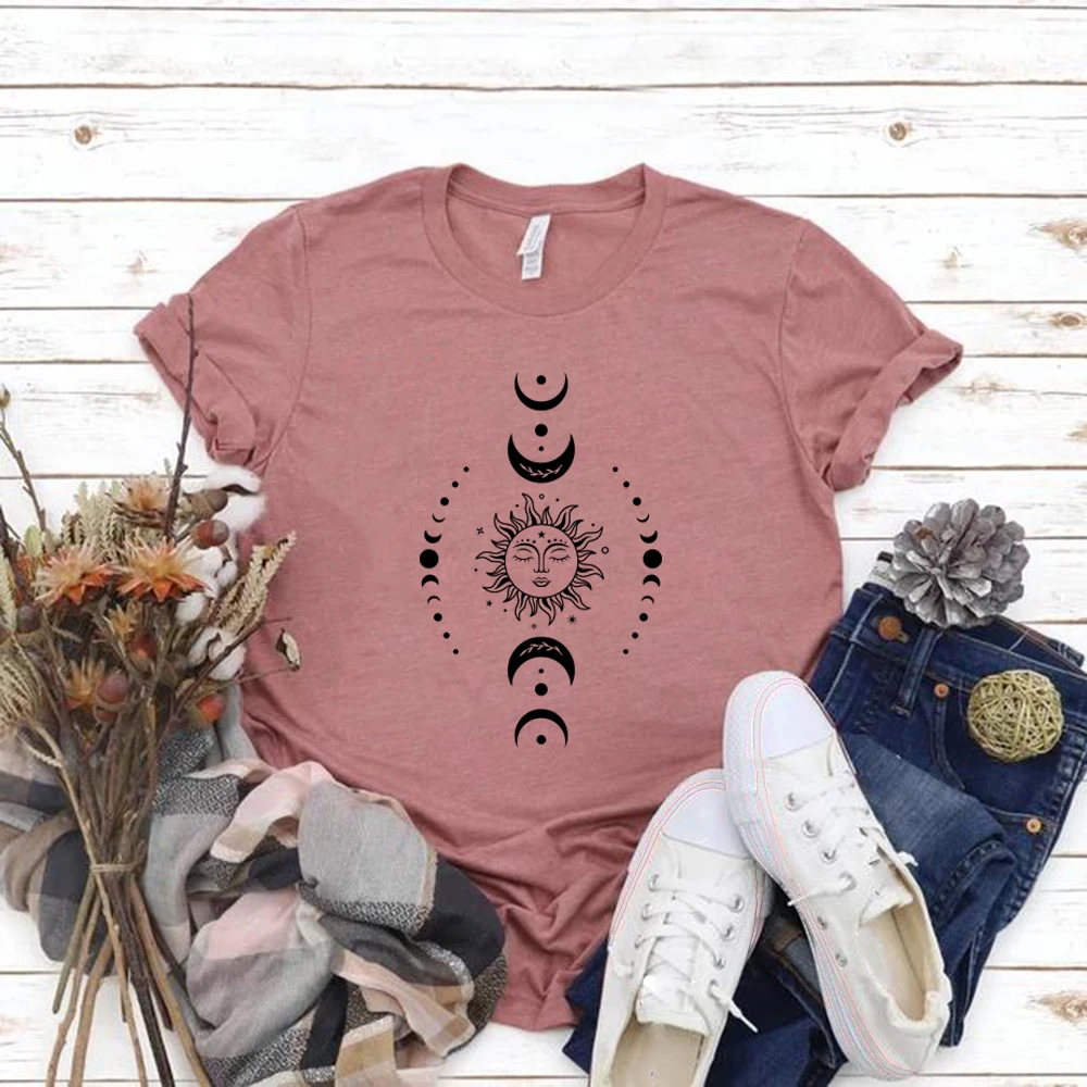 T-shirt Phases de Lune & Visage Solaire – Rose Céleste