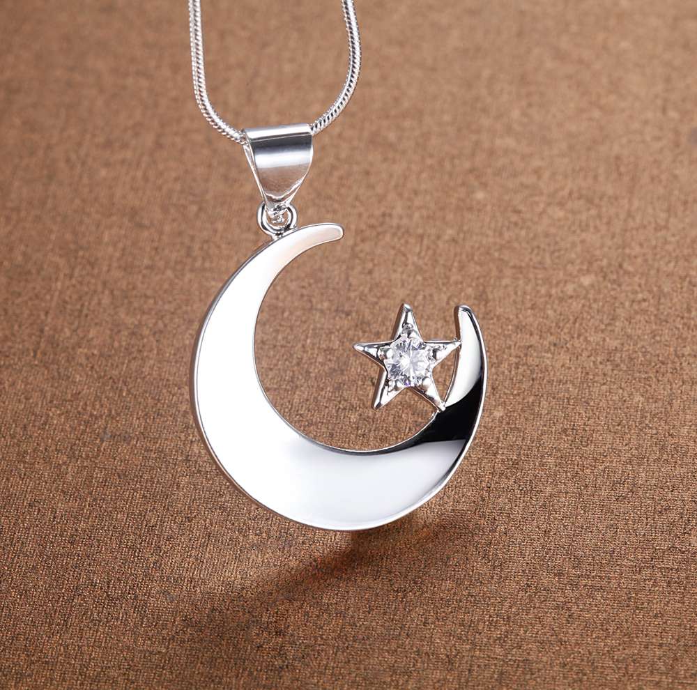 Collier Croissant de Lune & Étoile – Éclat Argenté