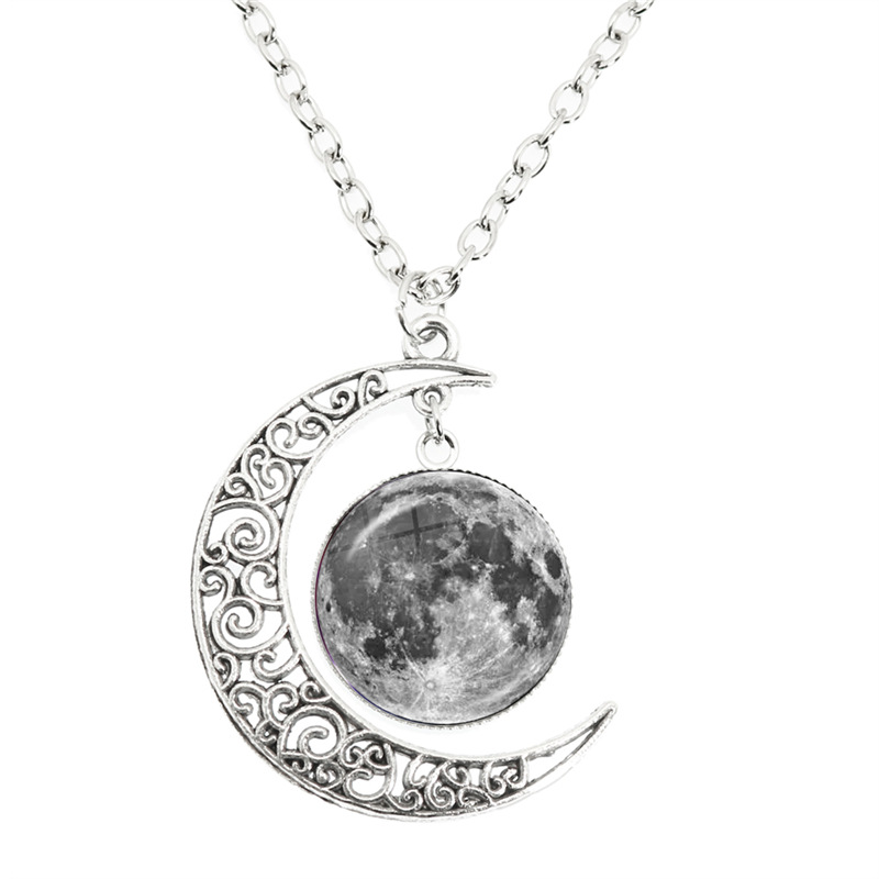 Collier Croissant Filigrané & Lune Pleine – Médaillon Céleste