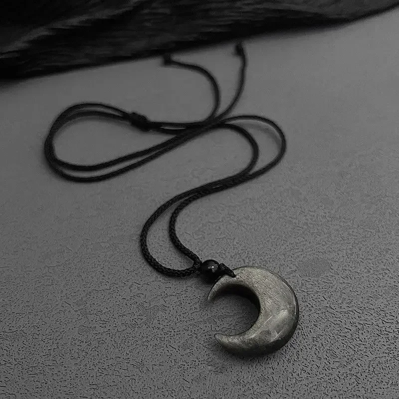 Collier Croissant de Lune – Pierre Sombre & Cordon Tressé