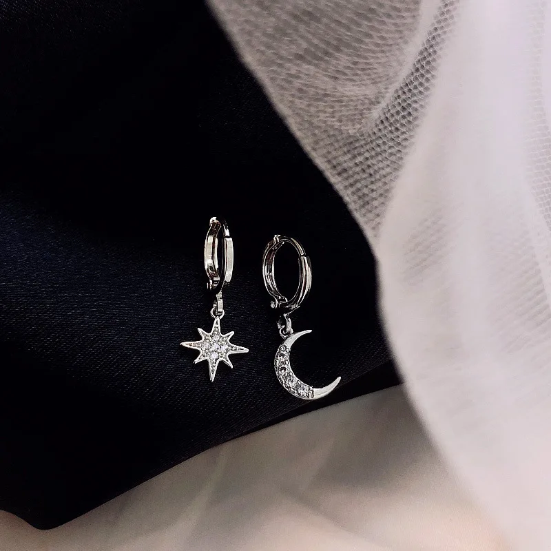 Boucles d’Oreilles Asymétriques Lune & Étoile – Argent 925